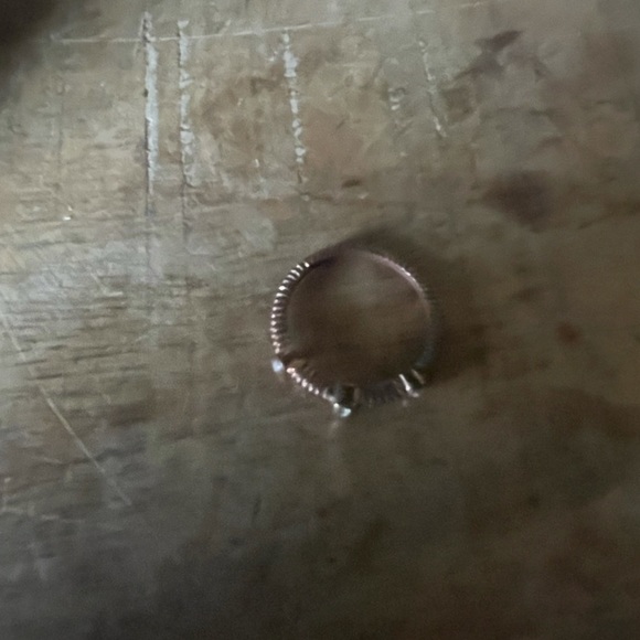 Gold tone three crystal stone dainty ring Sz 7 - Picture 4 of 7